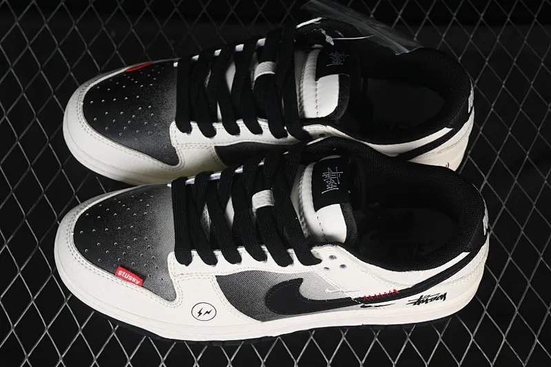 All categories Nk SB Dunk Series Nk SB Dunk Low High-end customized low-top sneakers Nike SB Dunk Low Stusi co-branded Lightning gradient beige black Anniversary high-end customized low-top casual sneakers QW5836-020